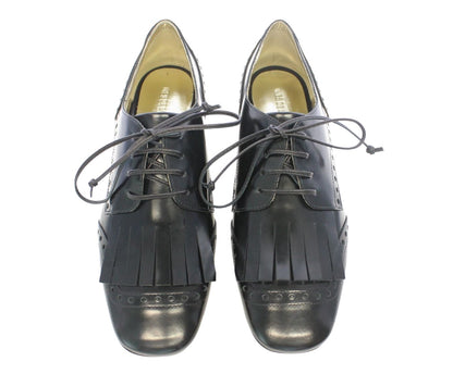 Flat shoe with fringes